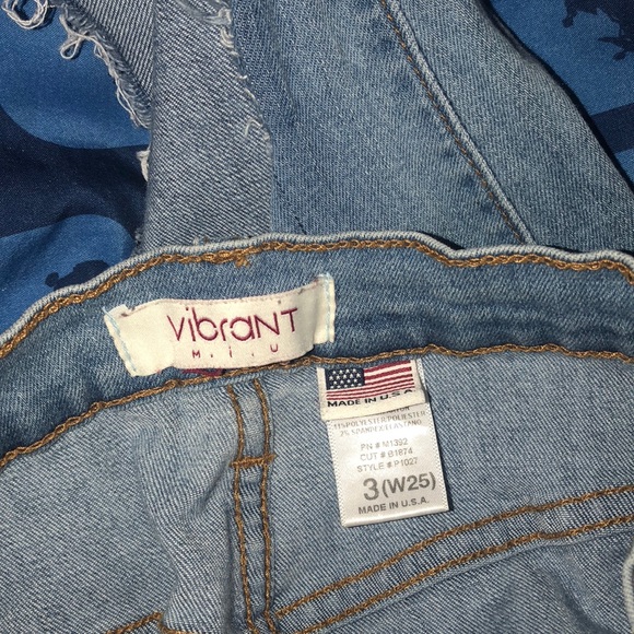 Super highwaist jeans ripped in the back. - Picture 3 of 3